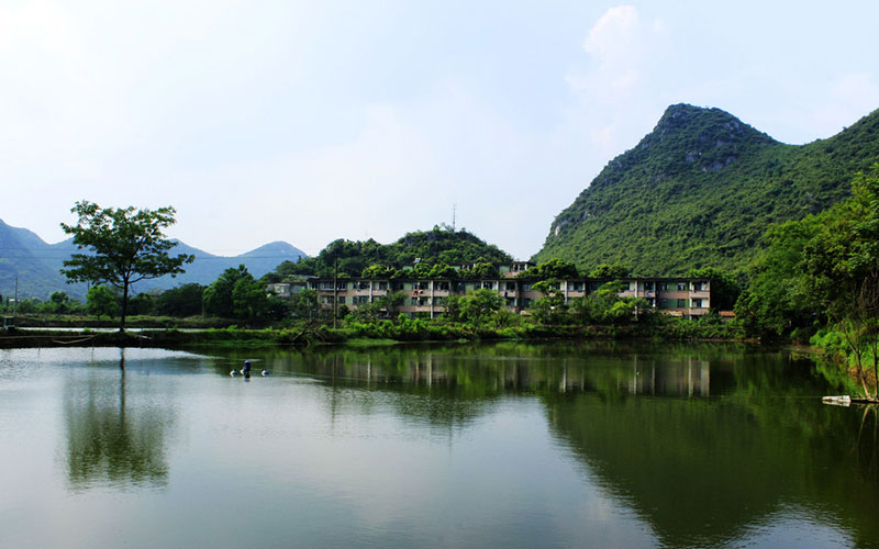 门前池塘风水图解农村大门口前有鱼塘好吗(很不好)