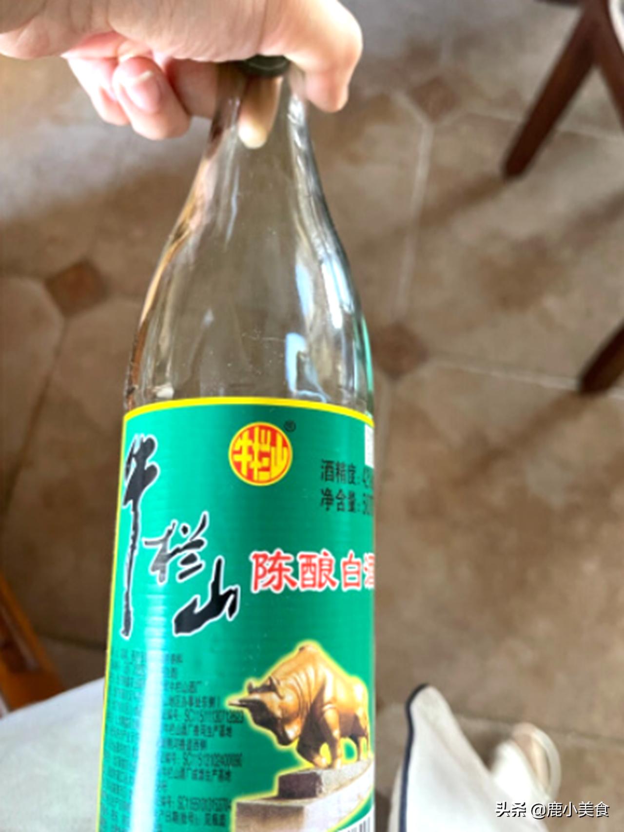 让白酒单品卖出更高价格(虽然牛栏山的中高端酒品质与酒瓶设计都不错)